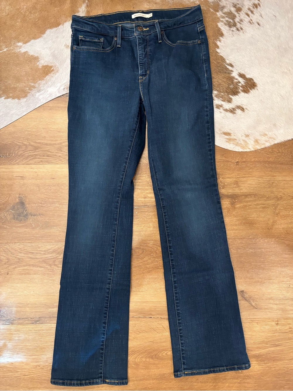 Levi's women’s Dark Blue boot cut Jeans